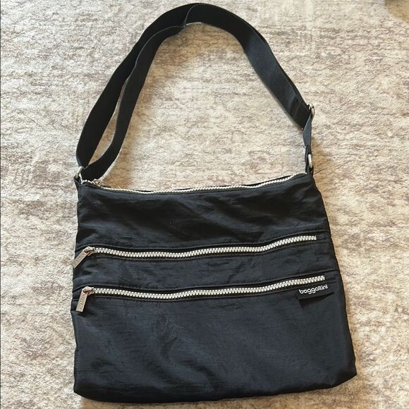 Baggallini Black Crossbody Bag - Picture 1 of 8